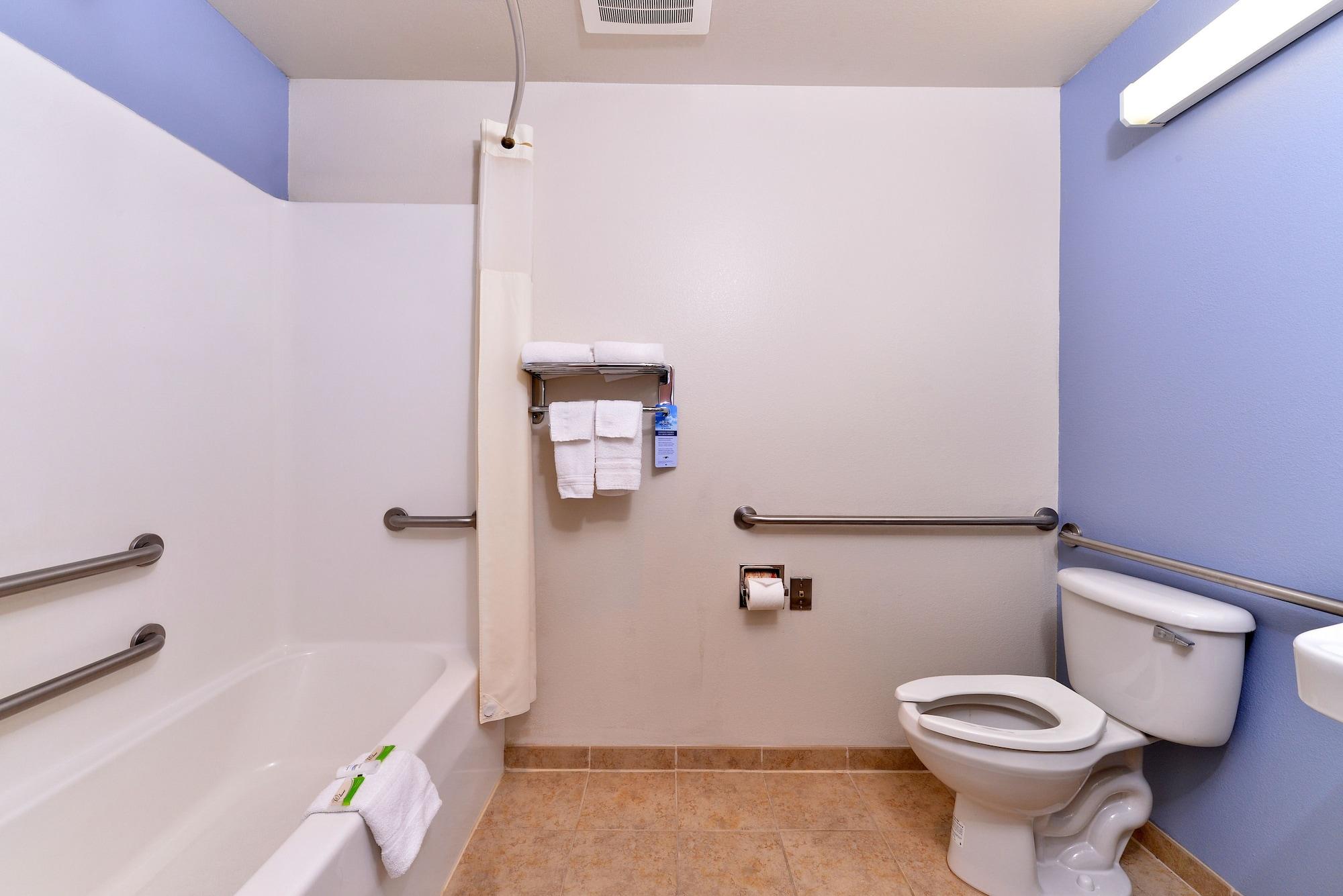 Microtel Inn & Suites By Wyndham Klamath Falls Bagian luar foto