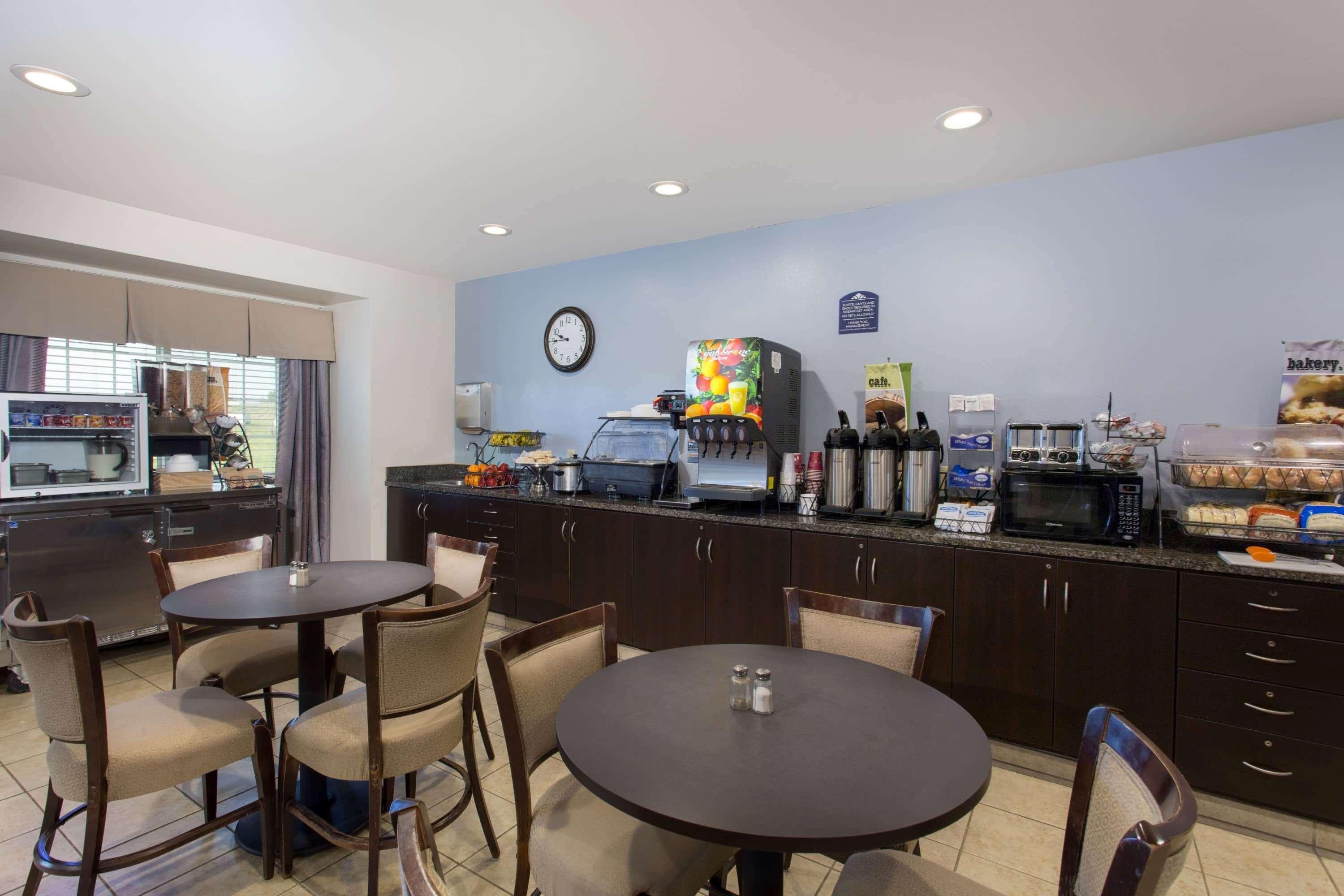 Microtel Inn & Suites By Wyndham Klamath Falls Bagian luar foto