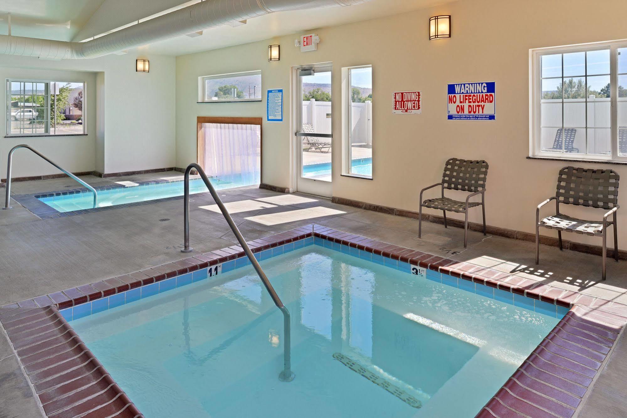 Microtel Inn & Suites By Wyndham Klamath Falls Bagian luar foto