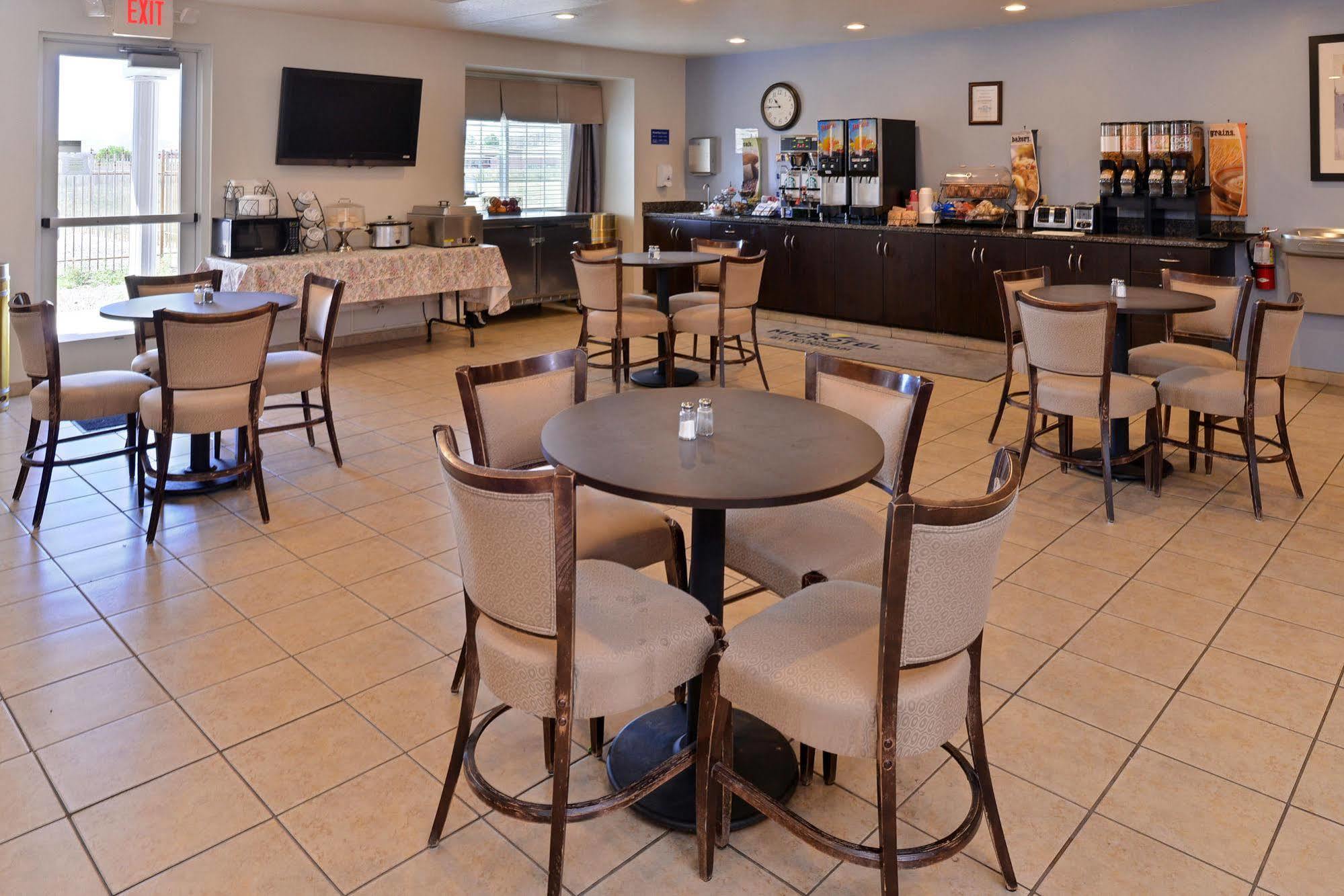 Microtel Inn & Suites By Wyndham Klamath Falls Bagian luar foto